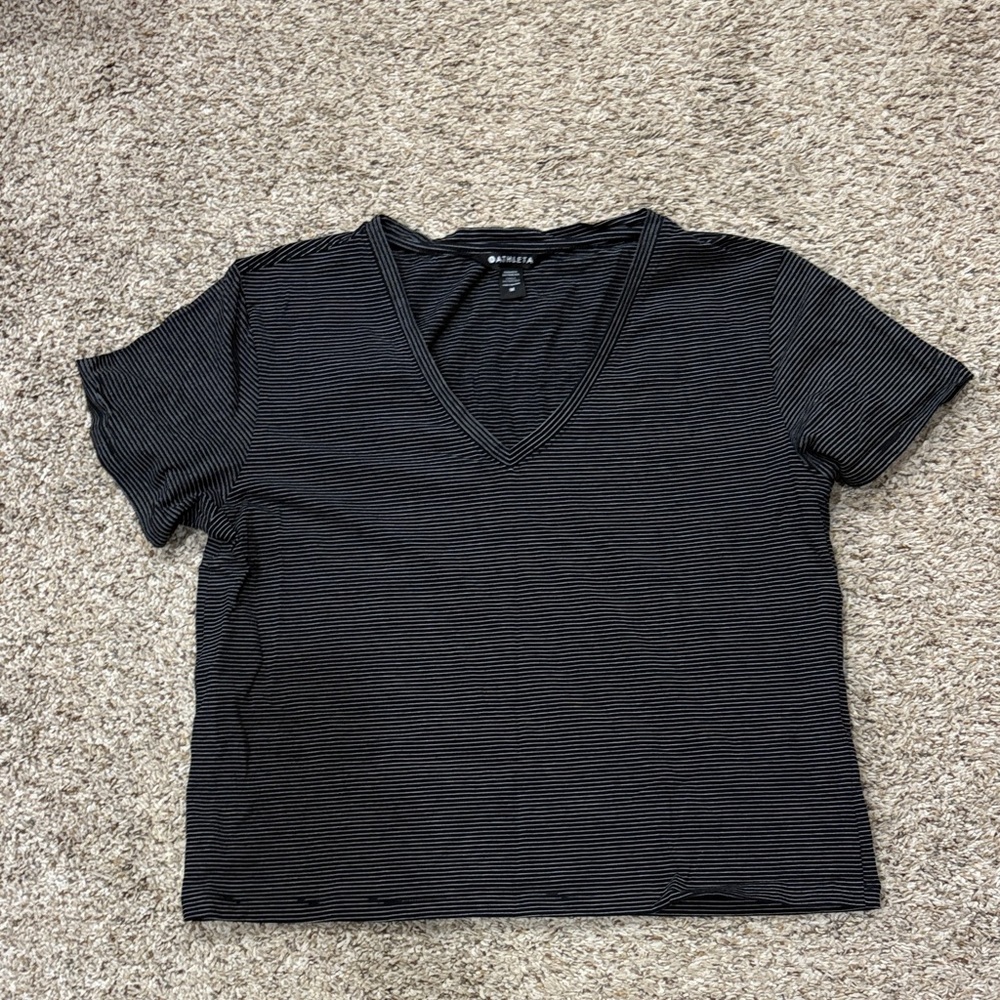 Women’s Athleta Essential V-Neck Tee – Size Medium
